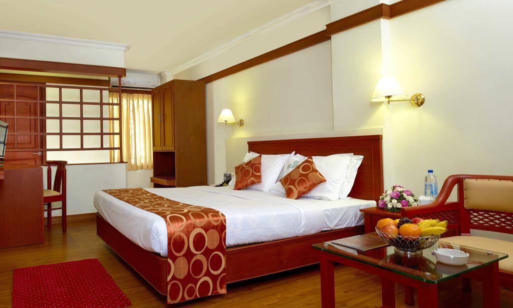 Kochi Hotel Aiswarya מראה חיצוני תמונה