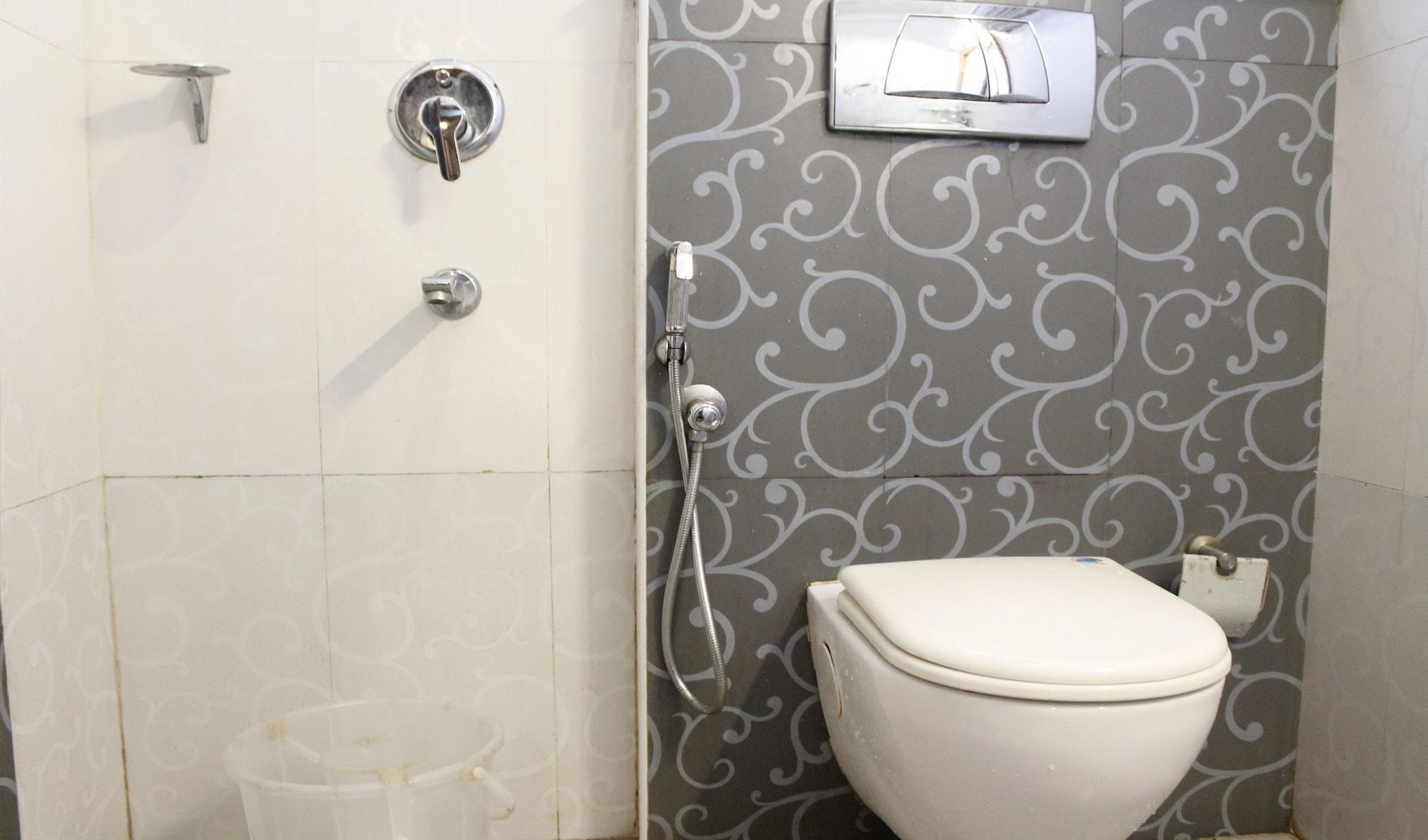 Kochi Hotel Aiswarya מראה חיצוני תמונה