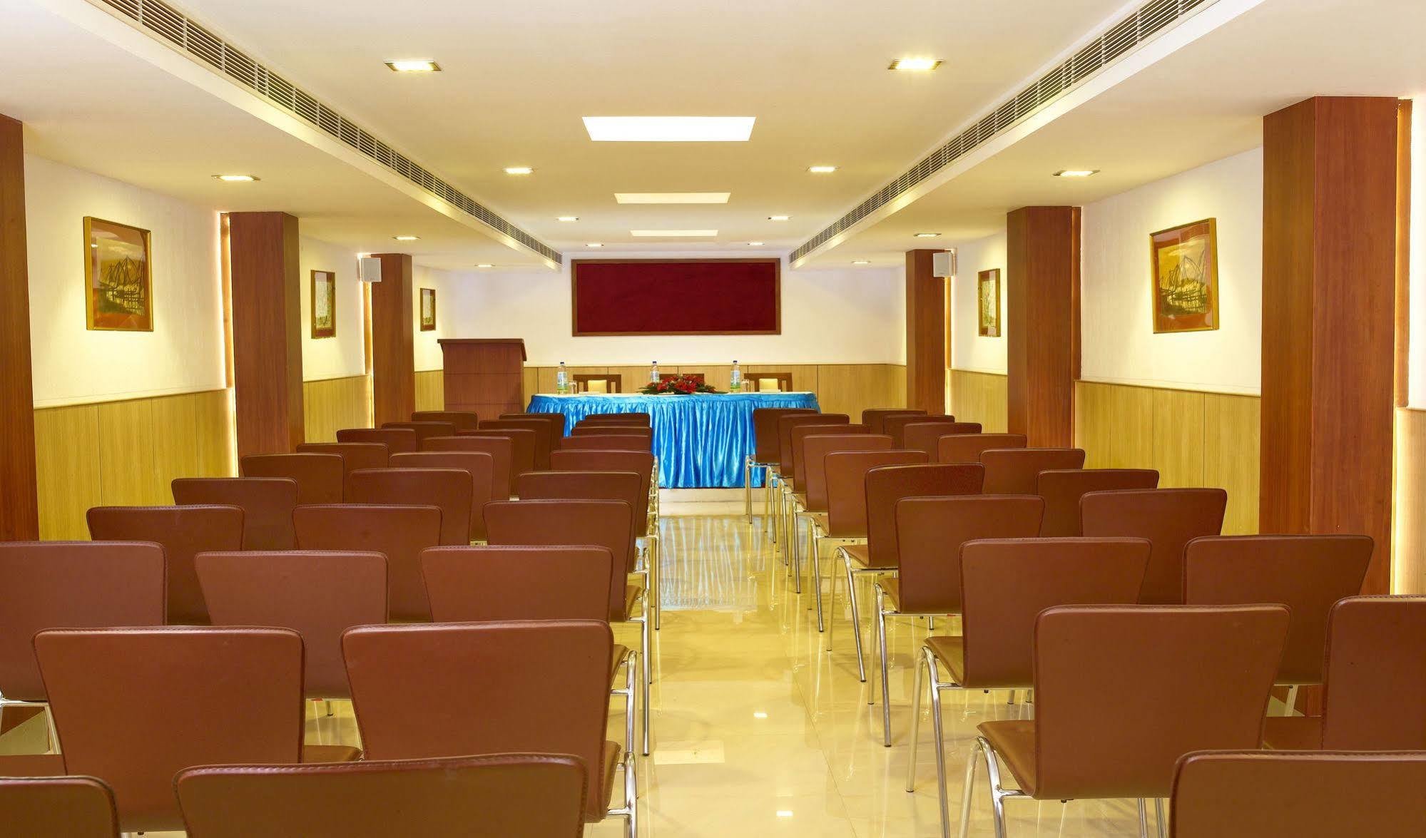 Kochi Hotel Aiswarya מראה חיצוני תמונה