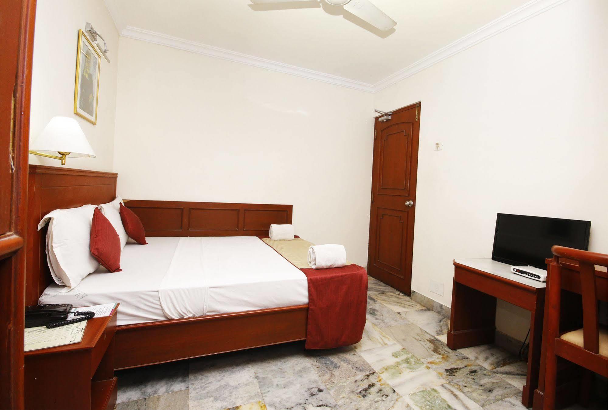 Kochi Hotel Aiswarya מראה חיצוני תמונה